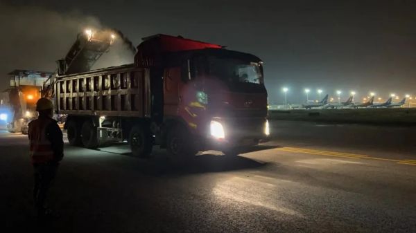 長(zhǎng)沙太空金路橋材料有限公司,雙鋼輪壓路機(jī),福格勒瀝青攤鋪機(jī),AC系列,AF系列,SBS系列